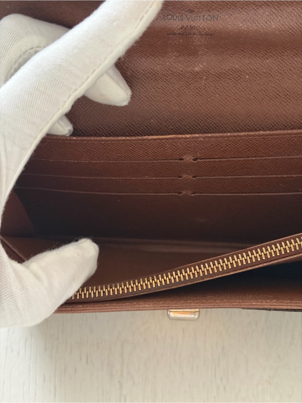 Louis Vuitton Monogram Etoile
Portefeiulle Sarah Wallet - Picture 8 of 15